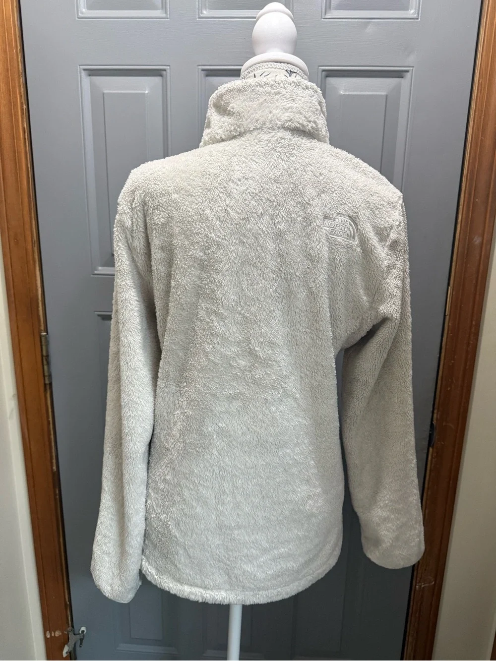 The North Face Ossito white 1/4zip ladies (medium) w/kangaroo pockets